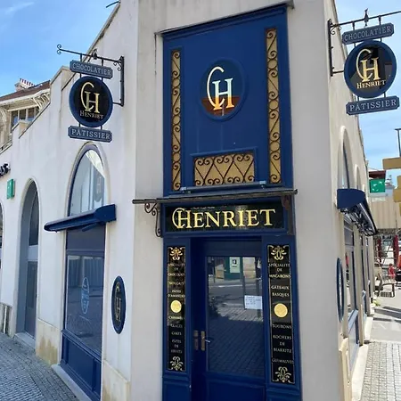 Les Tourelles 3* Біарріц